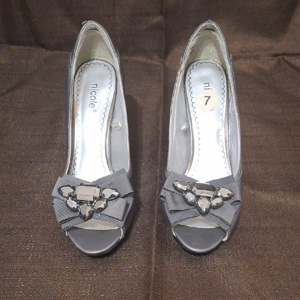 Nicole Elegant Gray Bow Heels